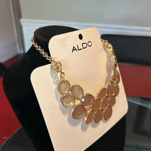 Beautiful statement piece necklace from Aldo - Picture 3 of 8